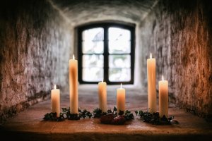 Vyrobte si s dětmi vlastní svíčky nejenom na Hromnice