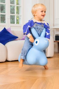 QUUT – Skákací kamarád – králíček - Blue