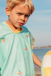 QUUT – Dětské plážové pončo – Banana Blue